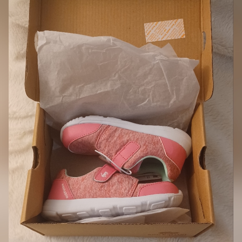 See Kai Run kids shoes hot pink color size kids 10 Brand New in Box
